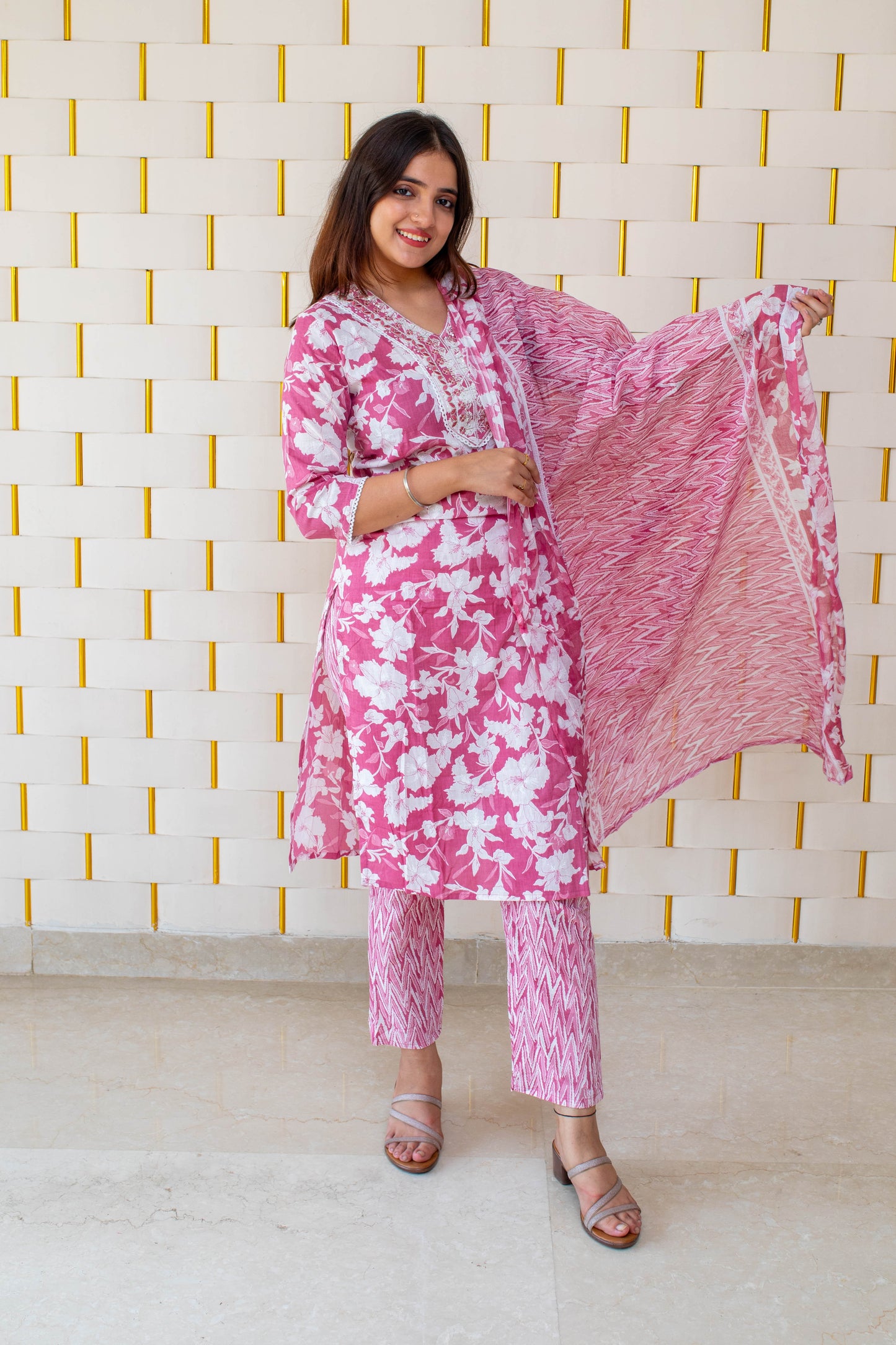 Pink Cotton Printed Kurta Pant & Dupatta Sets